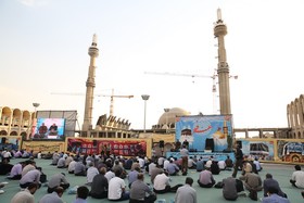 طنین نوای دعای پرشور عرفه در مصلای تهران