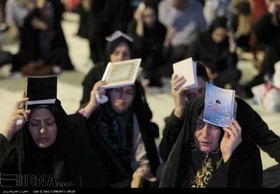 مصلای تهران در شب های قدر، سراسر نور و معنویت