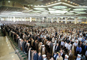 نخستین نماز جمعه ماه رمضان در مصلی تهران به امامت آیت‌الله موحدی کرمانی برگزار شد.