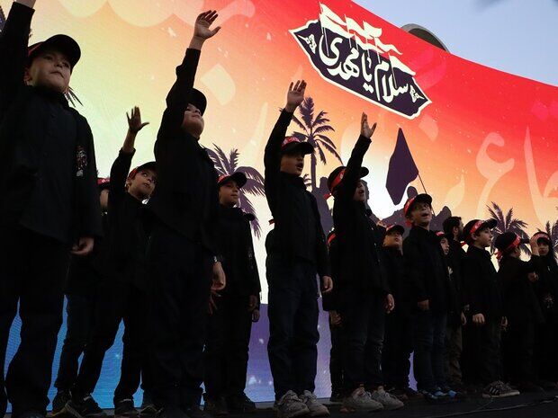 مسافران بهشت در مصلای تهران