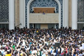 حضور اقشار مختلف مردم در نماز عید سعید فطر