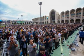 حضور اقشار مختلف مردم در نماز عید سعید فطر