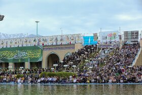 حضور اقشار مختلف مردم در نماز عید سعید فطر