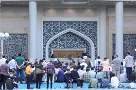 حضور اقشار مختلف مردم در نماز عید سعید فطر