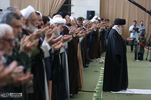 اقامه نماز جمعه ۱۳ مهر به امامت رهبر انقلاب در مصلای امام خمینی(ره) تهران اقامه نماز عید سعید فطر به امامت رهبر معظم انقلاب