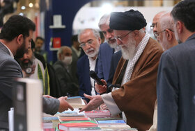 بازدید رهبر انقلاب از نمایشگاه کتاب