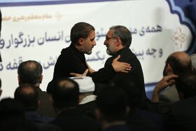 غلامحسین اسماعیلی رئیس دفتر رئیس جمهور فقید و محمد حسین پویانفر در آیین گرامیداشت و وداع با پیکر مطهر رئیس جمهور شهید سید ابراهیم رئیسی و همراهان