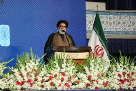 حجت الاسلام «سیدمحسن محمودی» معاون شورای هماهنگی تبلیغات اسلامی در آیین گرامیداشت و وداع با پیکر مطهر رئیس جمهور شهید سید ابراهیم رئیسی و همراهان